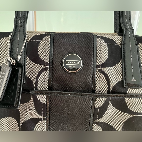 COACH canvas and patent leather shoulder bag hardly used *authentic - Picture 5 of 7